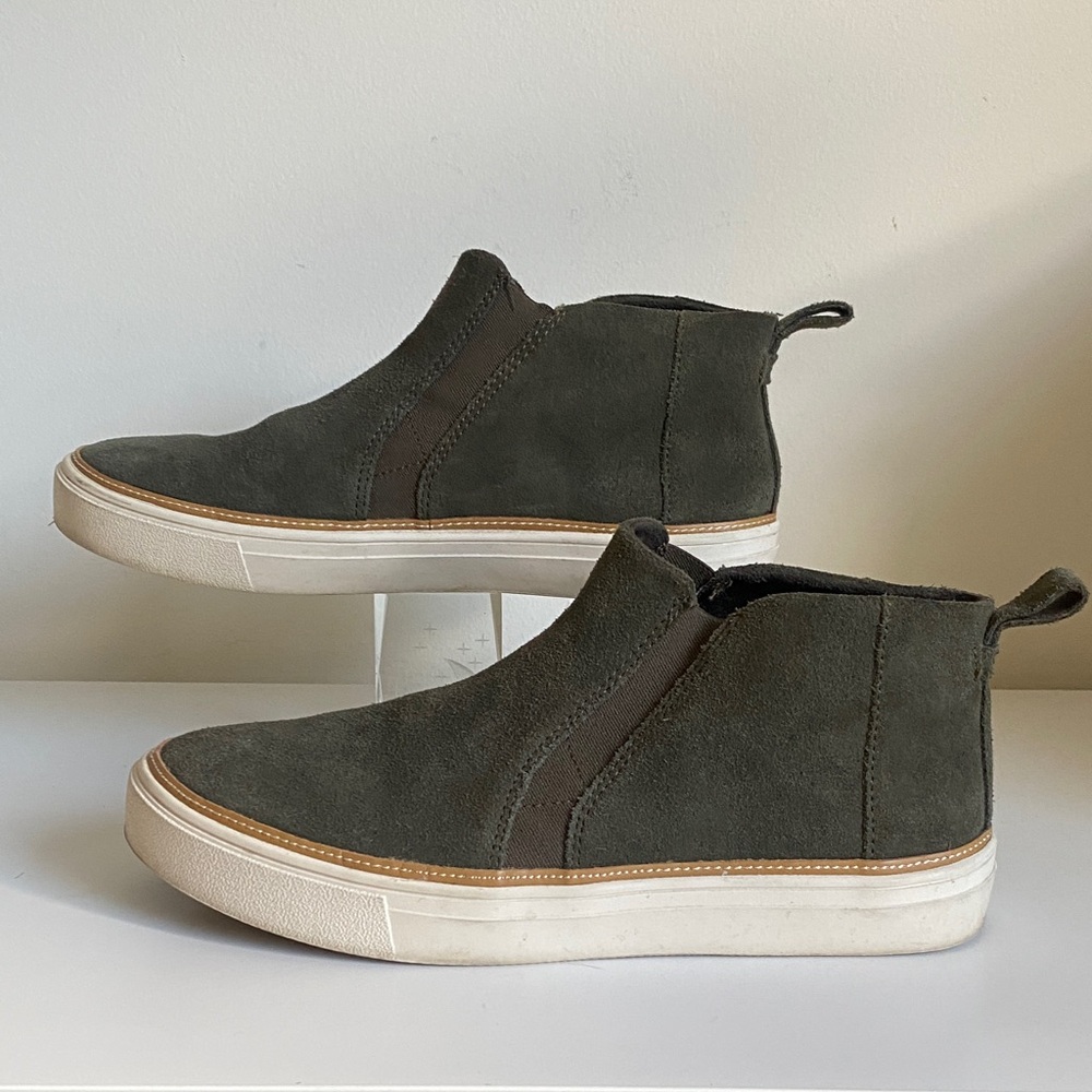 TOMS Bryce High Top Slip-On Suede Sneaker Size 9 Olive Green Comfort Unisex